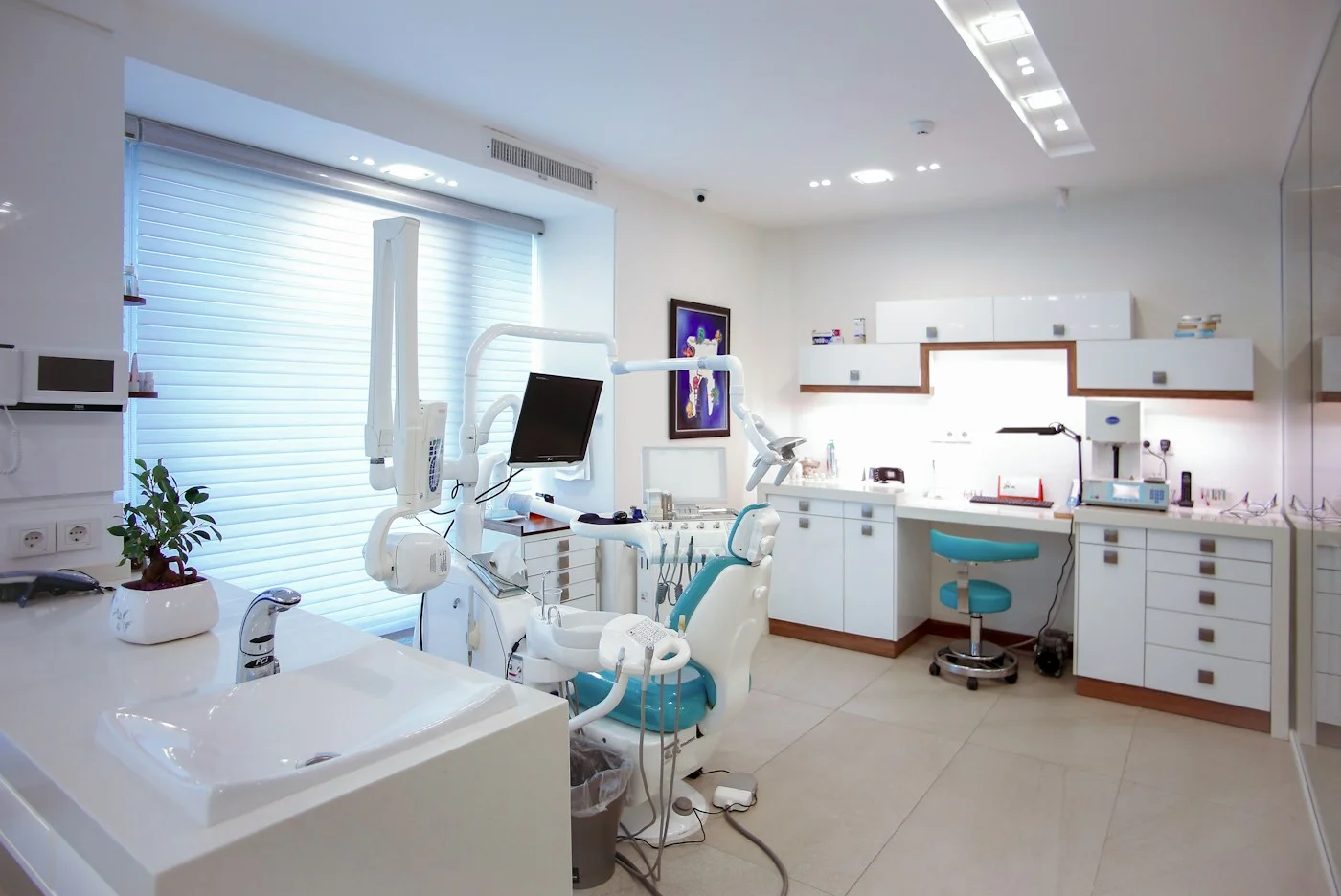 Dental treatment room with a chair, workstation monitor and imaging display