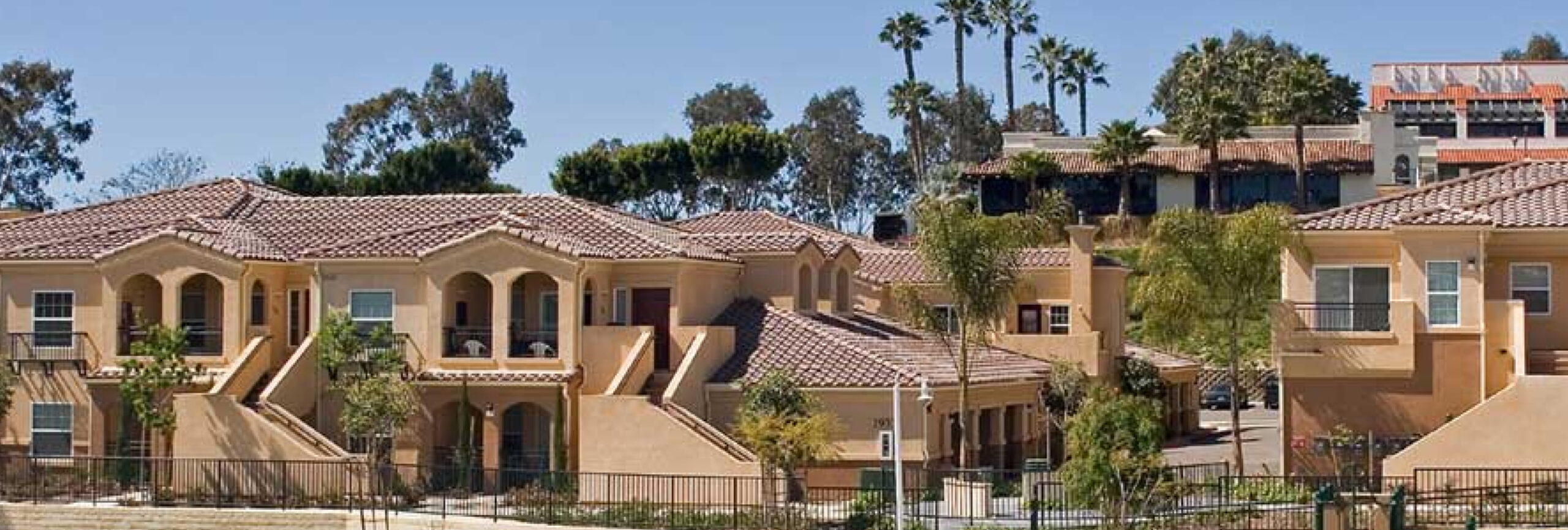 La Costa Paloma building and community
