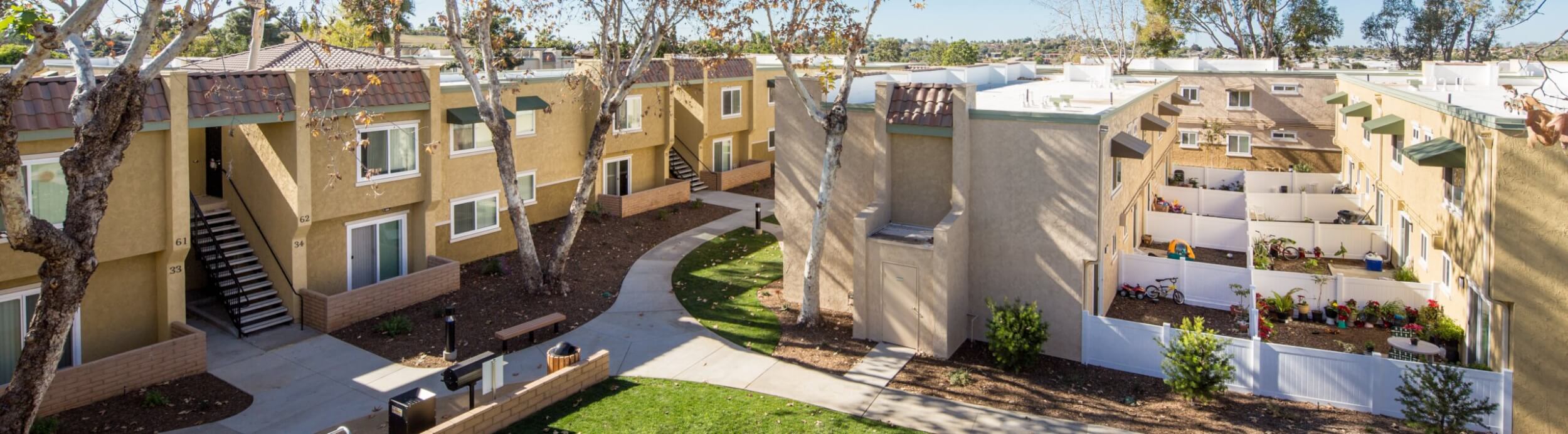 Los Robles building and community