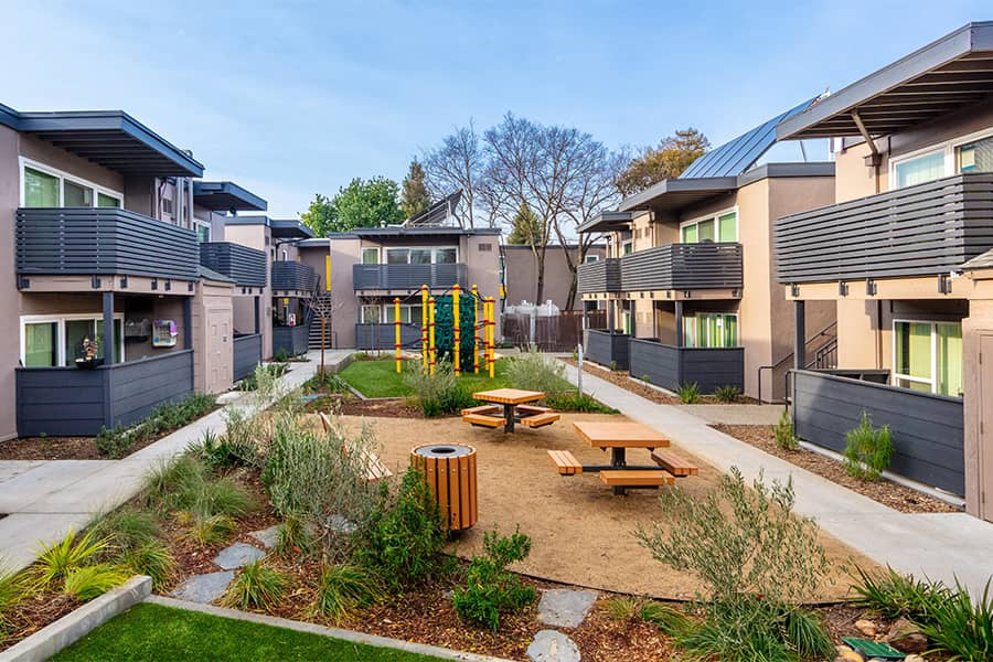 Sun Ridge Apartments building and community