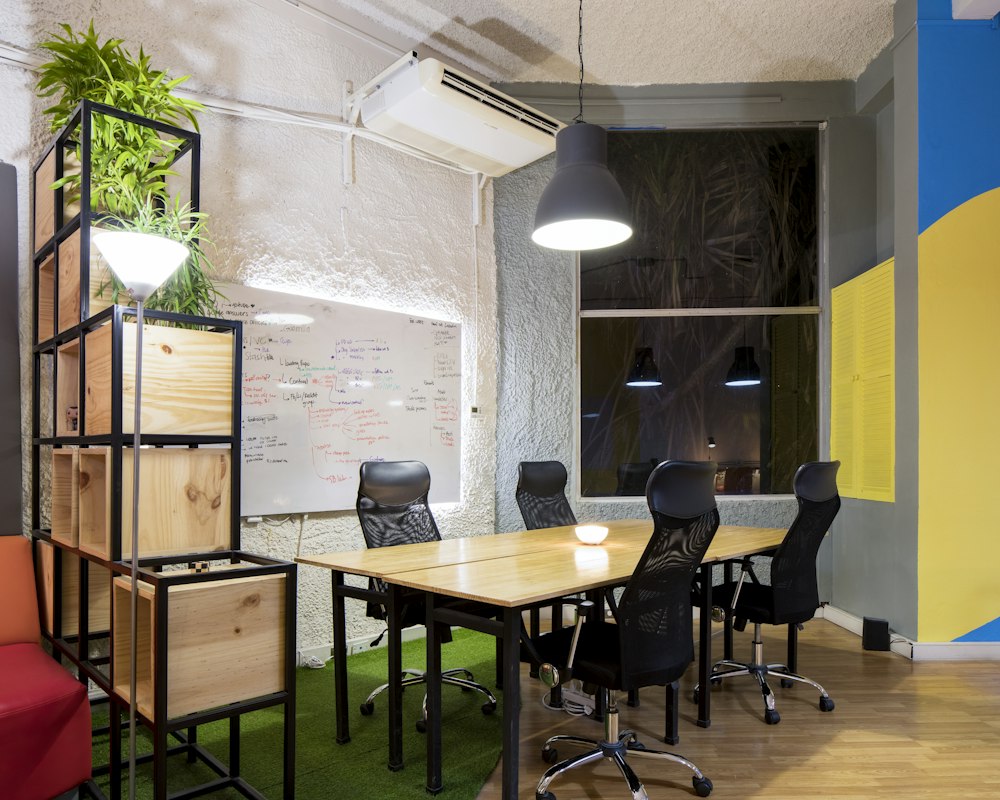 Office meeting room with a ceiling-mounted air-conditioning unit.
